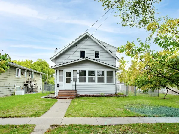 819 1st St N, Fargo, ND 58102