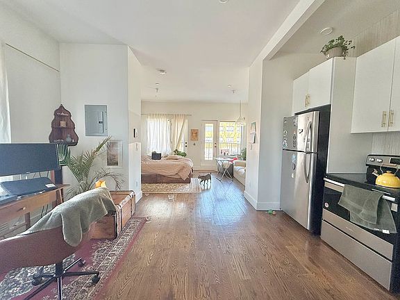 4th image of 335 Woodbine St #3B