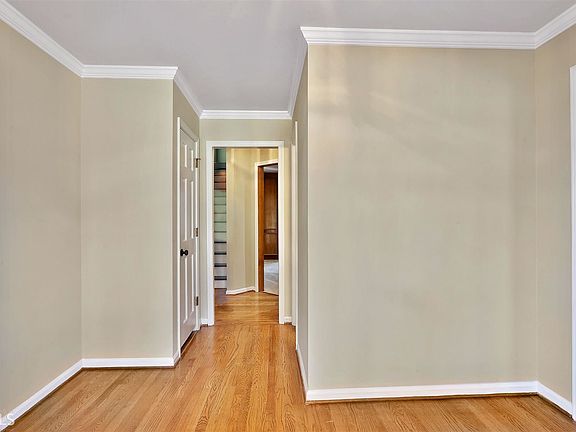 5th image of 111 Colonnade Dr