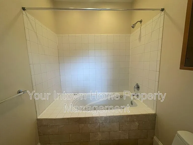 639 Somerset Ter NE — Photo 24