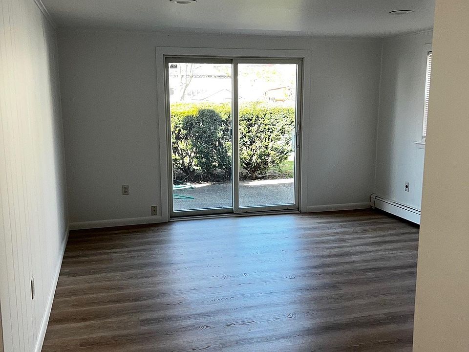 1st image of 1 Lester Dr #1