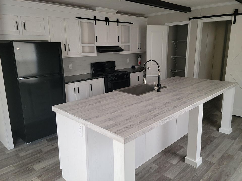 2nd image of 104 Roxbury Park #104