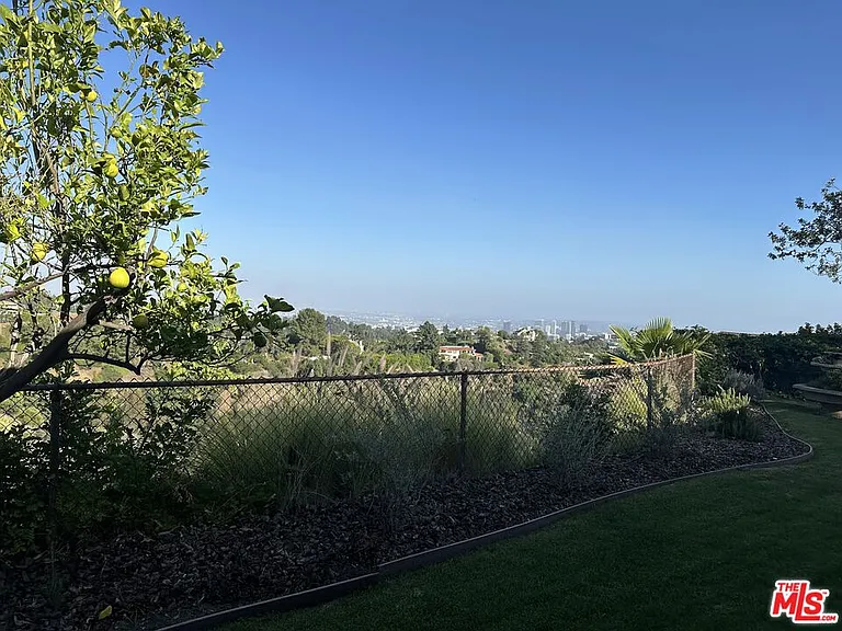 1212 Roberto Ln — Photo 15