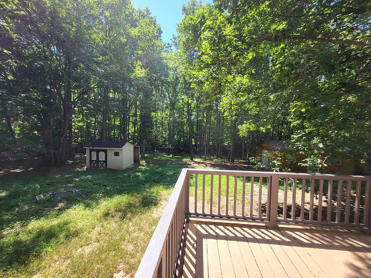 Building Photo - Whispering Pines Dr