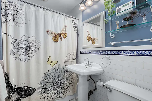 Sold by Compass | media 17