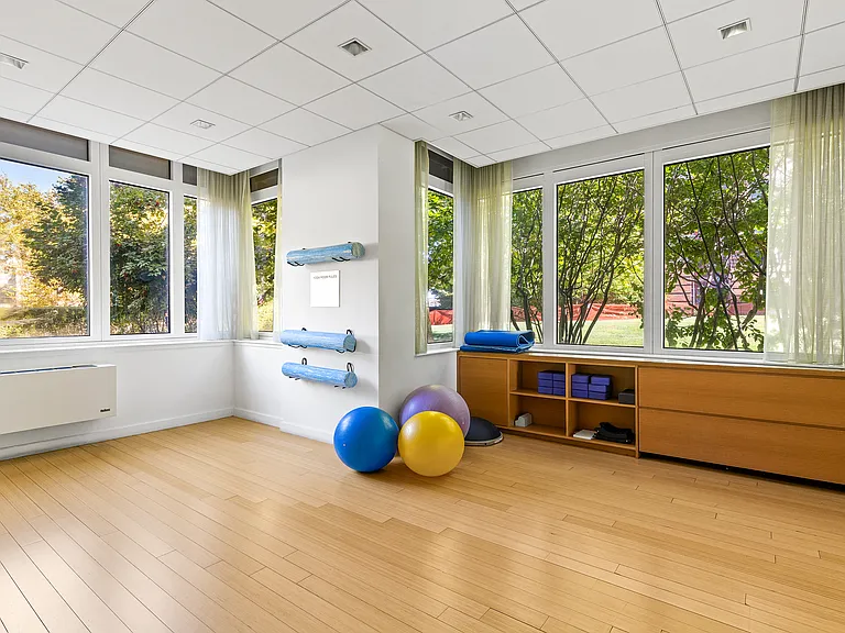 415 Main St #2-F — Photo 16