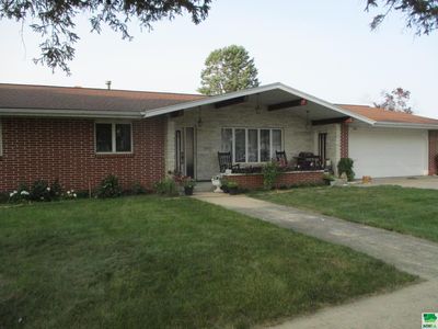 200 E Front St, Cleghorn, IA, 51014