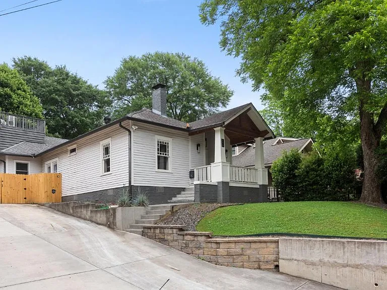656 Virginia Ave NE — Photo 5