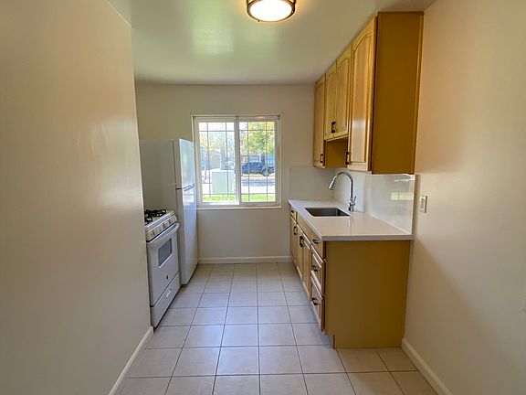 2nd image of 354 N 5th St #1
