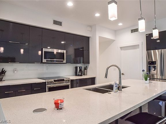 4th image of 1605 SW 28th Terrace Cpe