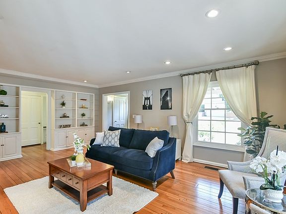 5th image of 725 Los Altos Ave