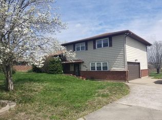 29 Barbara Dr, Godfrey, IL 62035