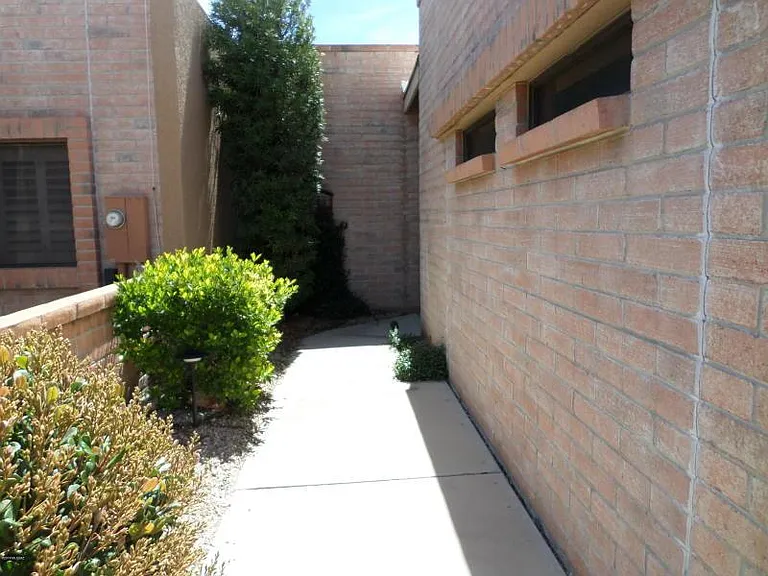 1597 W Calle Zuniga — Photo 13
