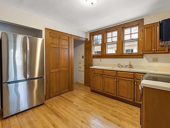 4th image of 5901 N Shoreland AVENUE