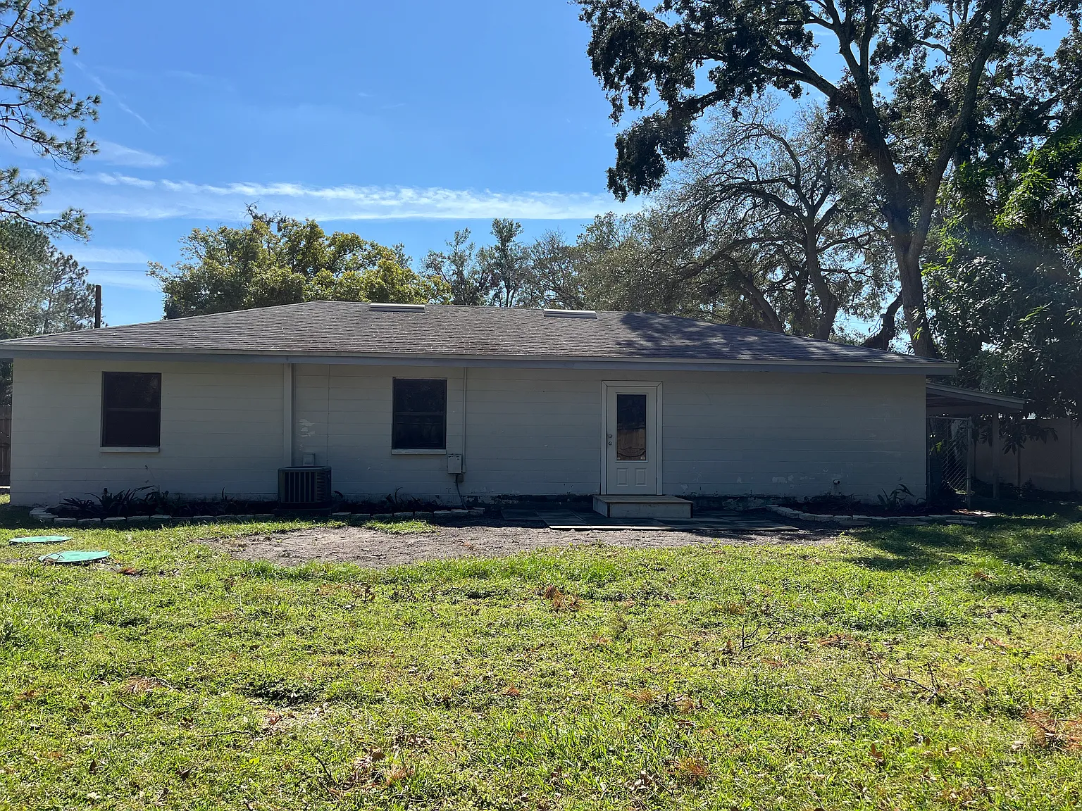3 bed, 1200 sqft, $2,300 — Photo 3