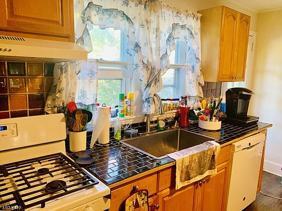 3rd image of 21 Munson St