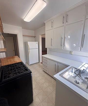 3rd image of 1582 Jefferson Ave APT 14