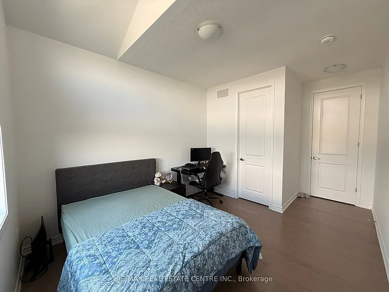 350 Madelaine Dr S — Photo 10