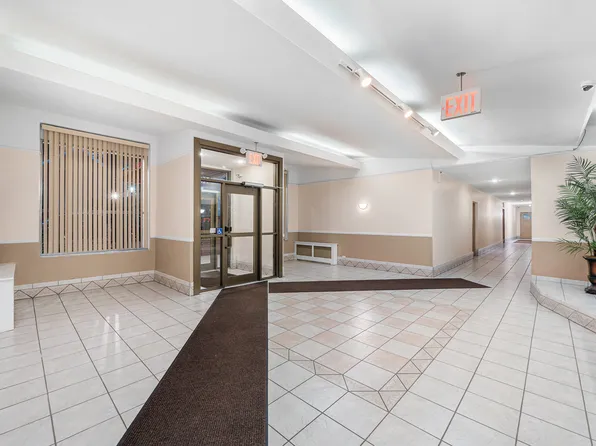 71-11 Yellowstone Boulevard image 8 of 14