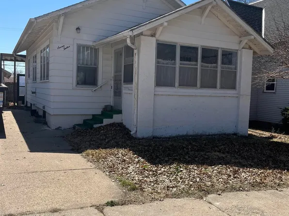 712 7th St, Fairbury, NE 68352