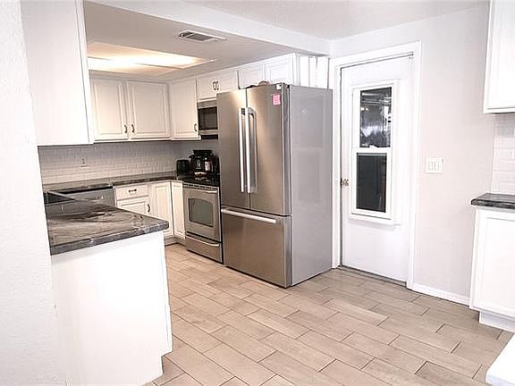 5th image of 10901 Oldham Rd