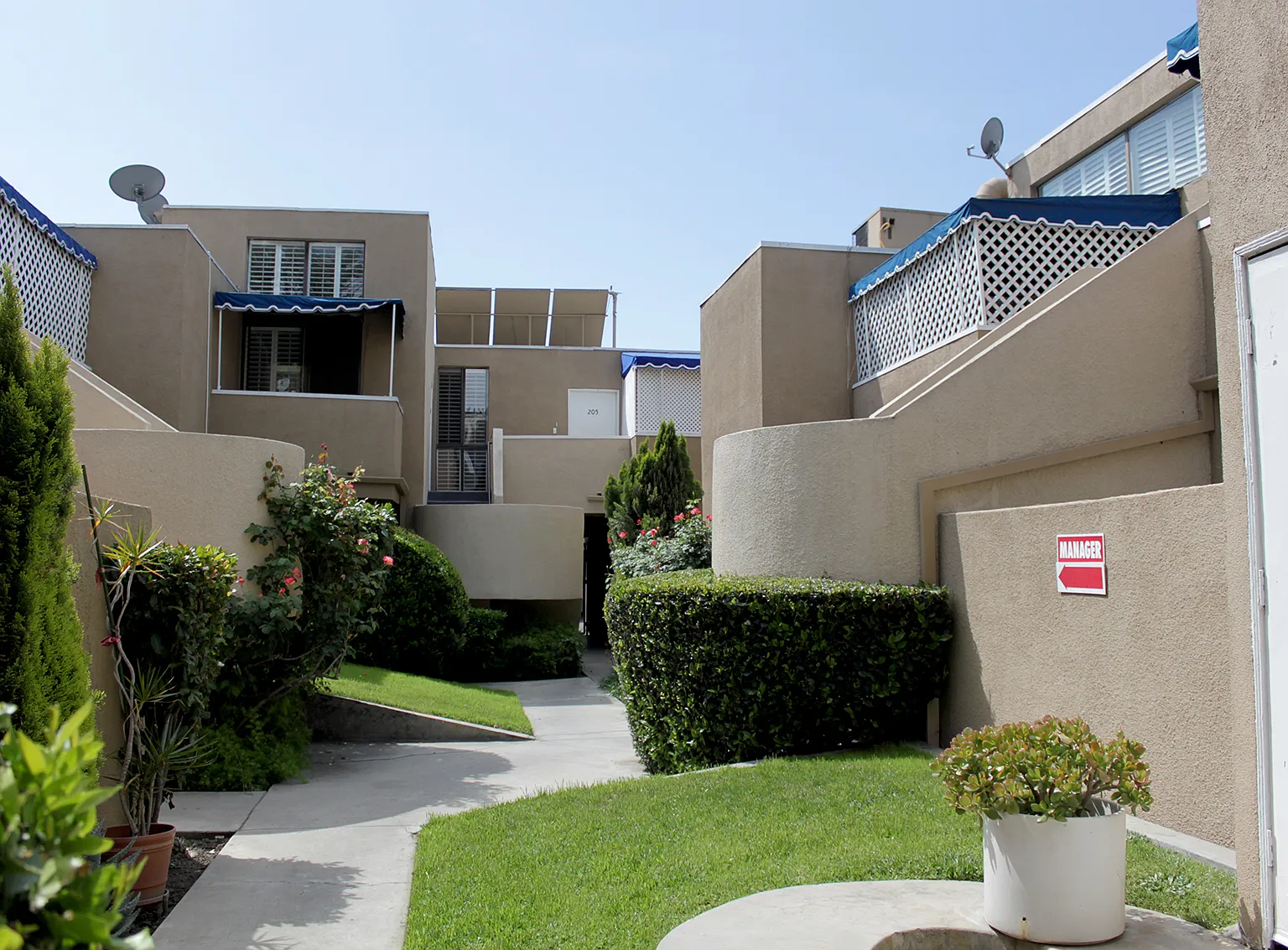 Kling Apartments — Photo 2