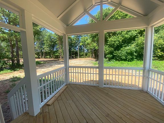 Screened-in deck