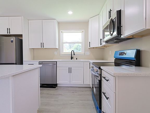 3rd image of 1295 Morrow Rd