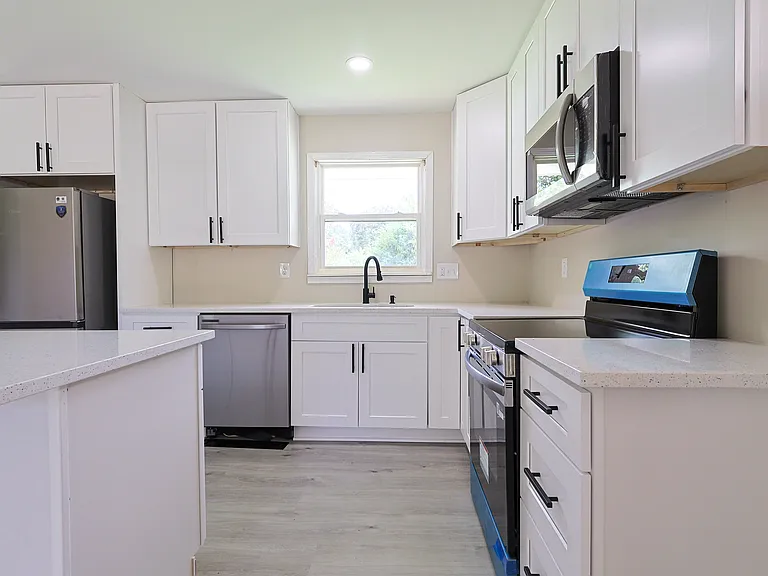 1295 Morrow Rd — Photo 3
