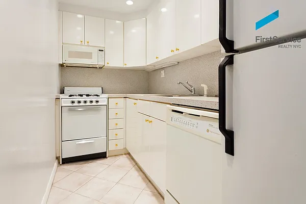 Rented by FirstService Realty (legacy) | media 7