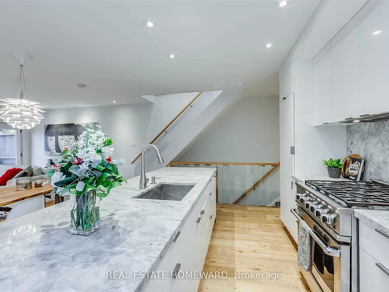 185 Strathmore Blvd #UPPER — Photo 4