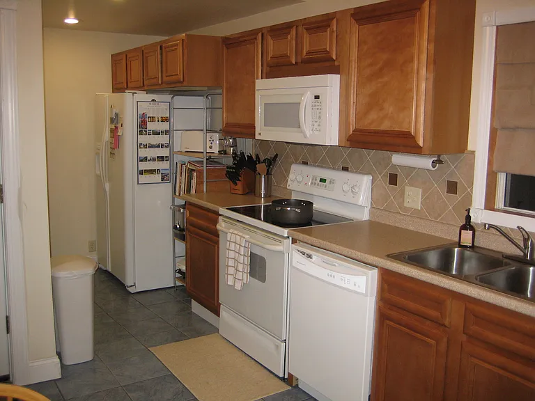 41 E Kerr St — Photo 3