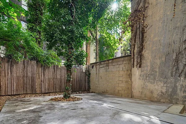 Rented by Compass | media 42