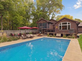 7611 Paulsen Dr, Eden Prairie, MN 55346