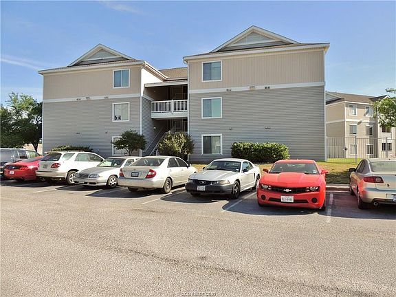 2nd image of 525 Southwest Pkwy APT 203
