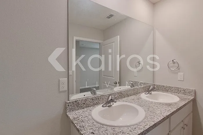 8708 SW 43rd Ter — Photo 13