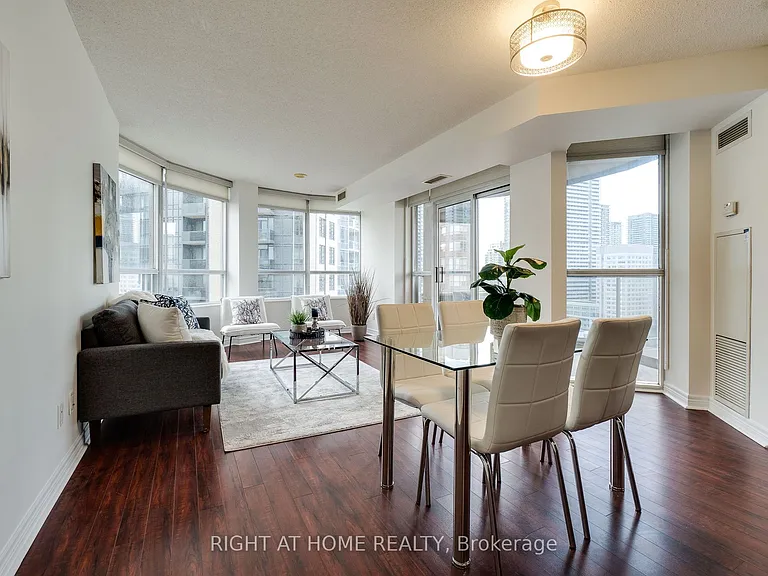 310 Burnhamthorpe Rd W #1713 — Photo 8