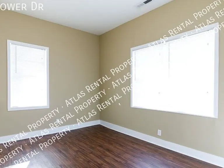 1052 Tower Dr — Photo 9