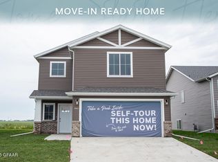 941 David Dr, Grand Forks, ND 58201