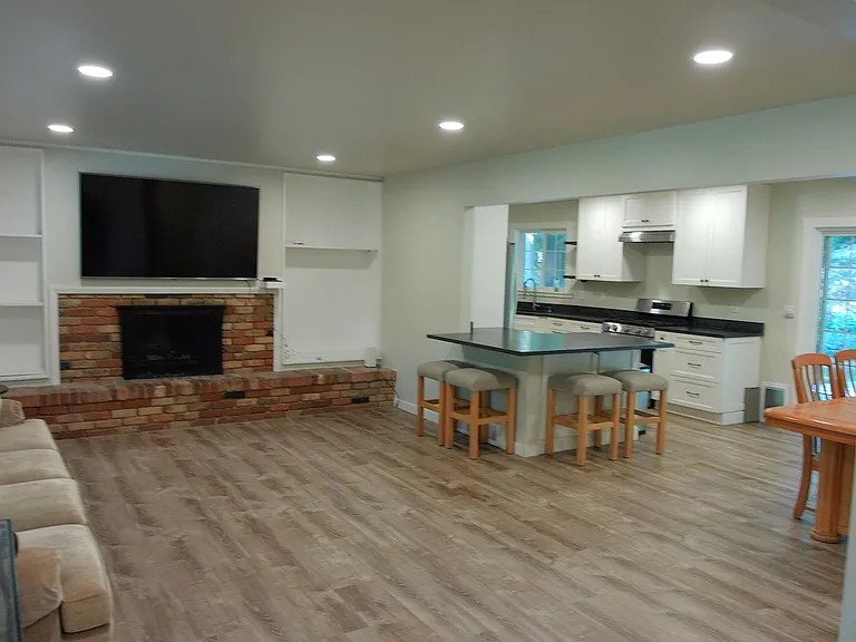 996 Thrushwood Dr — Photo 4