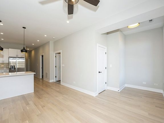 5th image of 1541 N Washtenaw Ave #1