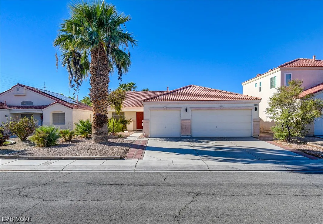 3 bed, 2.0 bath, 1494 sqft, $1,949 — Photo 1