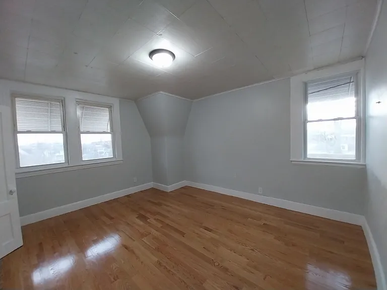 295-297 Beech St #3 — Photo 6
