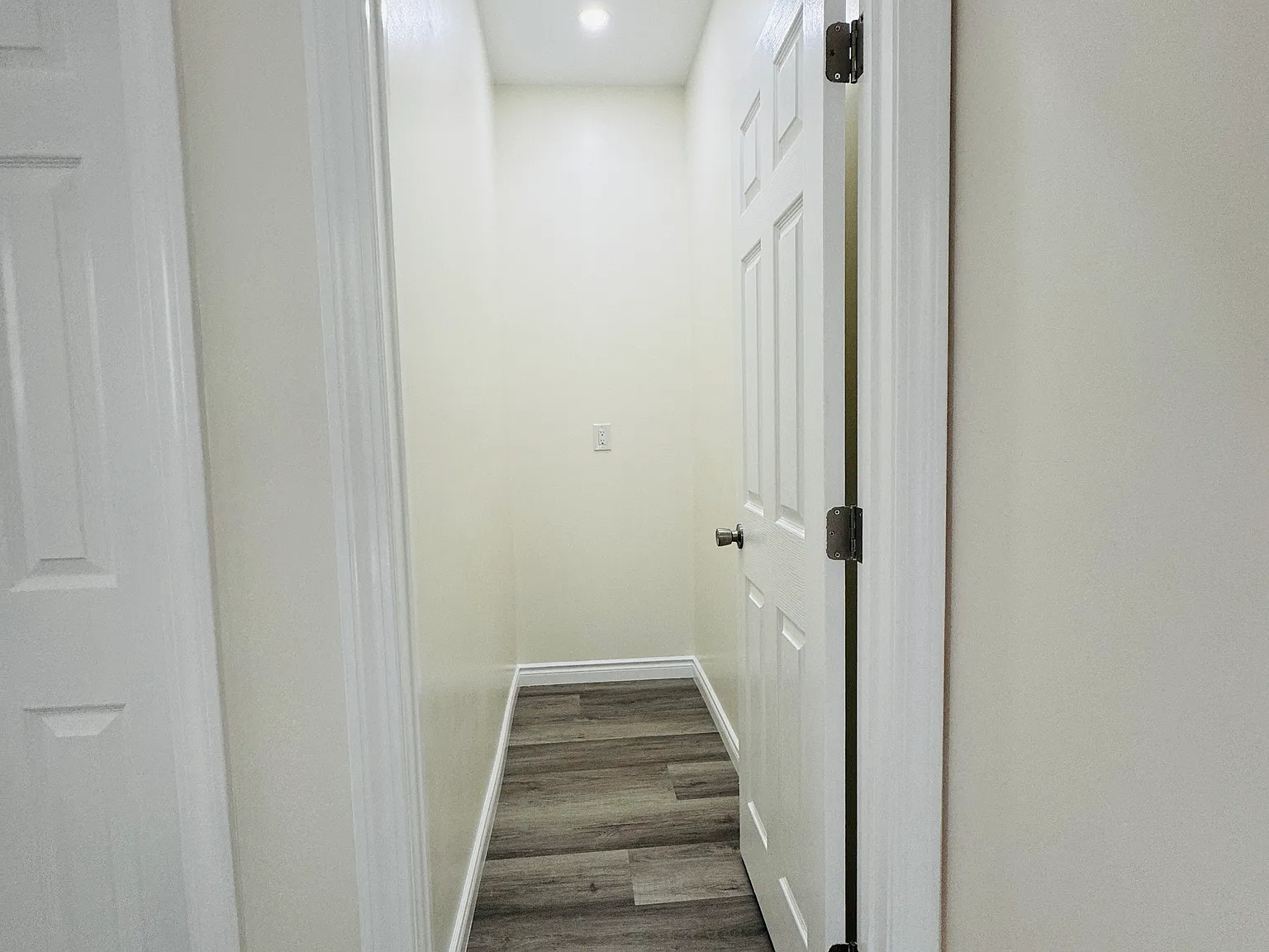 Studio, 330 sqft, $1,799 — Photo 3