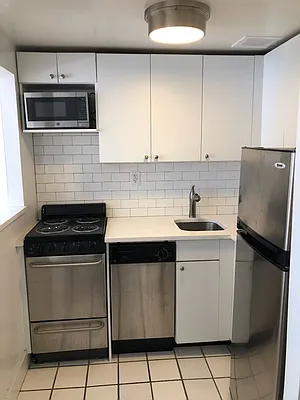 Rented by Mallory Management Corp | media 31