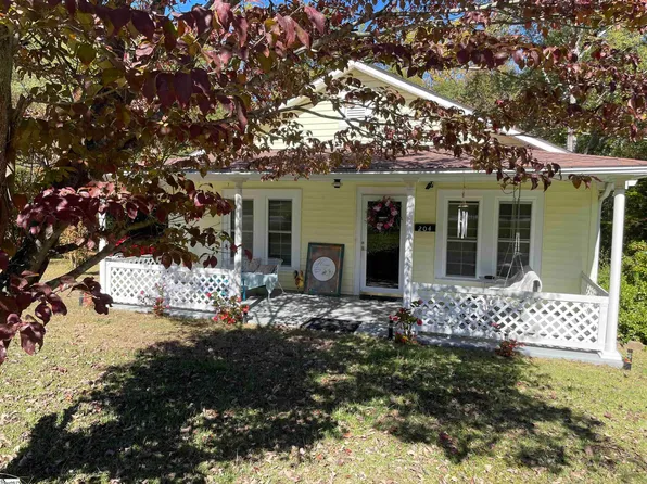 204 Clemson St, Laurens, SC 29360