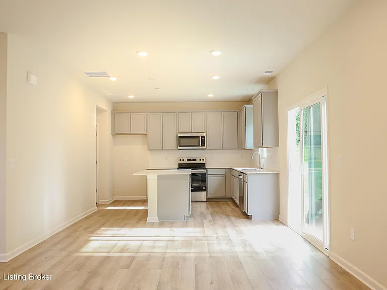 8300 Fairmount Rd — Photo 15