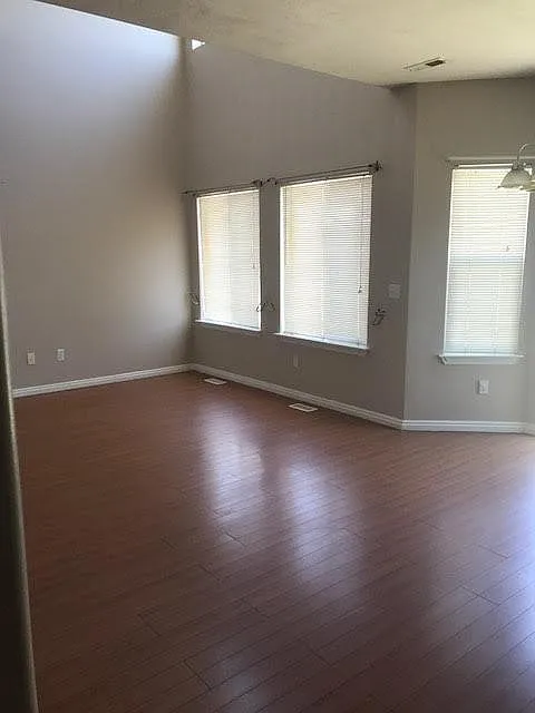 3 bed, 2.5 bath, 1404 sqft, $2,450 — Photo 3