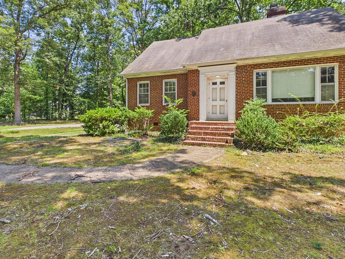 4 bed, 2.0 bath, 1834 sqft, $2,495 — Photo 4