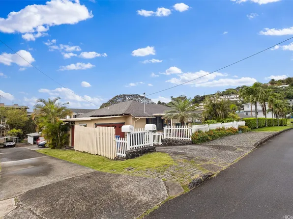 709 Twin View Dr, Honolulu, HI 96817